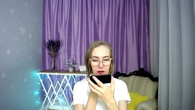 queen a n i online show from March 28, 2026, 7:53 am