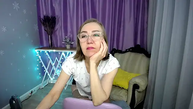 queen a n i online show from April 10, 2026, 10:33 am