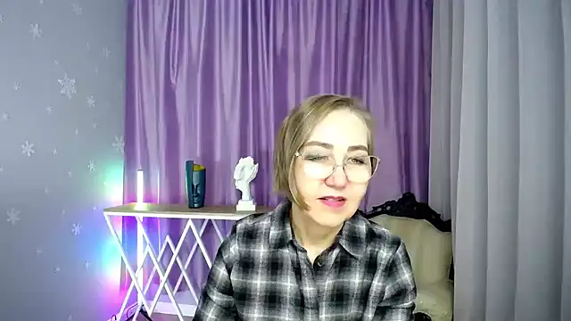 queen a n i online show from November 28, 2025, 9:53 am