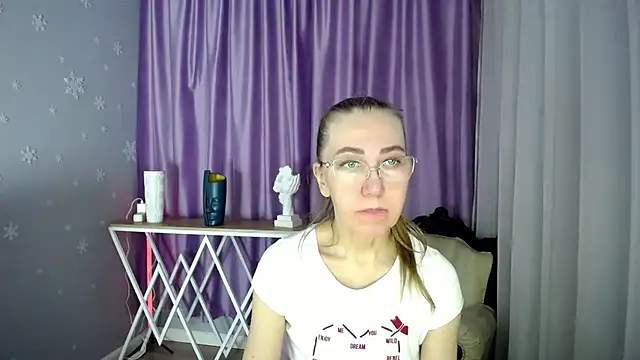 queen a n i online show from February 7, 2025, 8:55 am