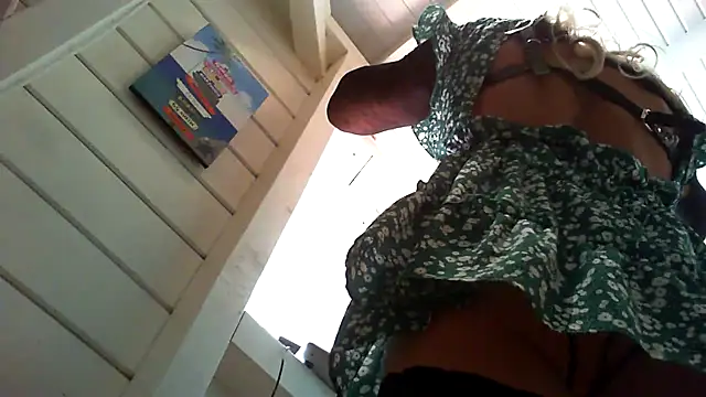 KatiaEnFeu online show from October 7, 2025, 1:34 pm