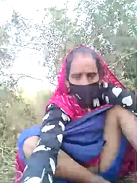 Snapshot of Mohni_Das chatting on November 28, 2025, 10:37 am Mohni Das online show from November 28, 2025, 10:37 am