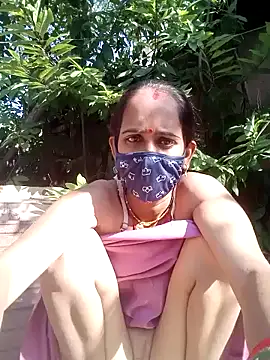 Snapshot of Mohni_Das chatting on November 8, 2025, 4:05 am Mohni Das online show from November 8, 2025, 4:05 am