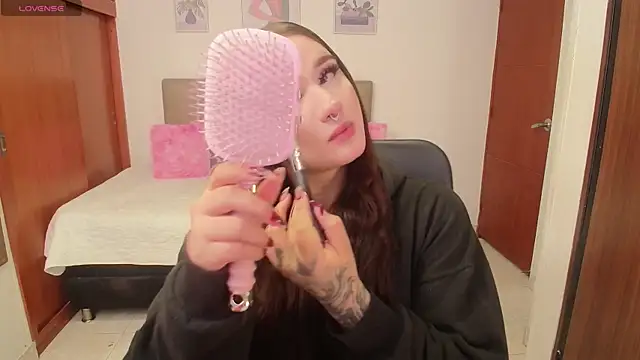 Snapshot of Miley_Baker chatting on October 21, 2025, 2:27 pm Miley Baker online show from October 21, 2025, 2:27 pm