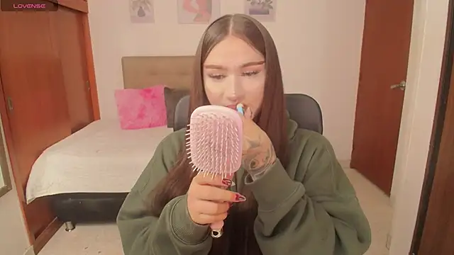 Snapshot of Miley_Baker chatting on October 24, 2025, 4:06 pm Miley Baker online show from October 24, 2025, 4:06 pm