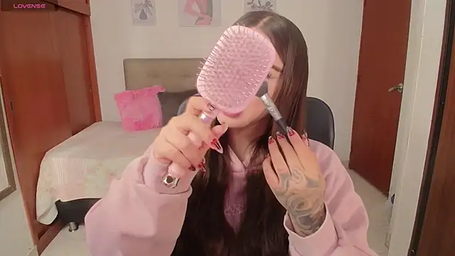 Snapshot of Miley_Baker chatting on October 27, 2025, 4:19 pm Miley Baker online show from October 27, 2025, 4:19 pm