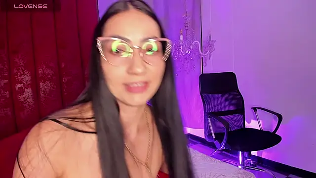 Selenee- online show from November 14, 2025, 3:59 pm