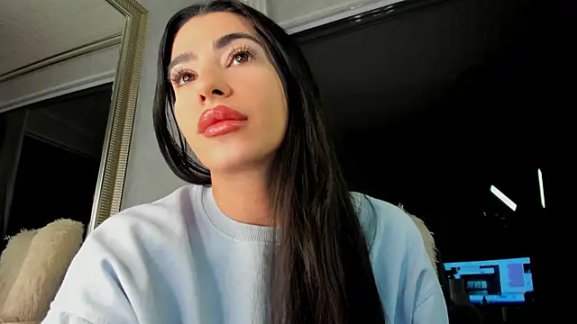 Naila18 online show from January 13, 2026, 4:27 am