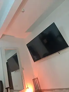 kem hott online show from October 3, 2025, 4:36 am