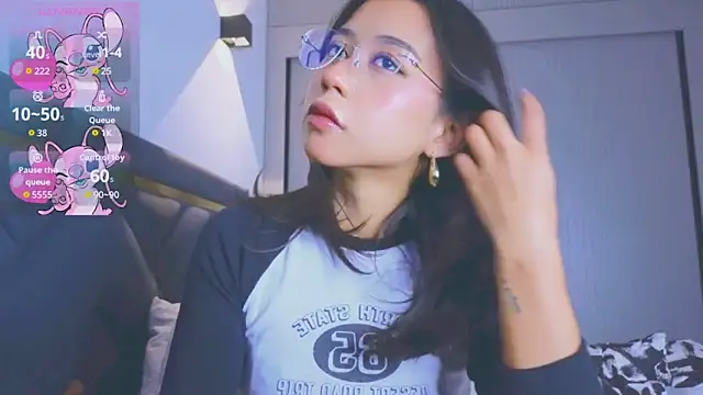 Mia Tin online show from November 26, 2025, 3:01 pm