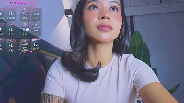 Mia Tin online show from November 7, 2025, 5:39 pm