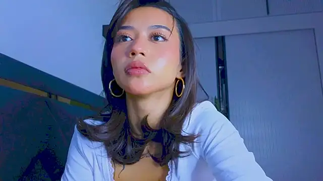 Mia Tin online show from September 21, 2025, 1:38 pm