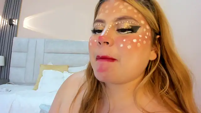 EYMI TOMSOM online show from November 24, 2025, 11:16 pm