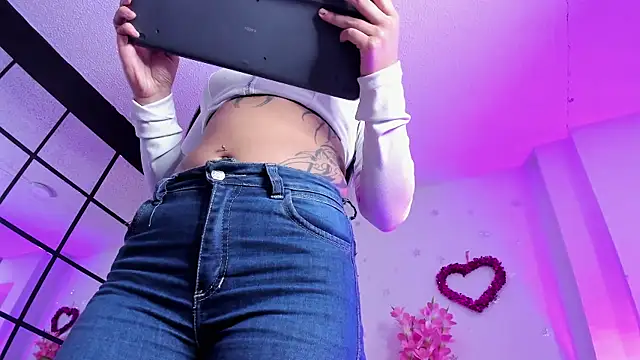  liathompsom09 online show from February 25, 2025, 4:57 pm