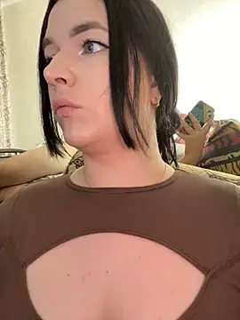 Snapshot of HellMoor chatting on October 12, 2025, 5:47 pm HellMoor online show from October 12, 2025, 5:47 pm