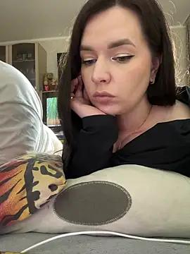 Snapshot of HellMoor chatting on September 24, 2025, 6:53 am HellMoor online show from September 24, 2025, 6:53 am