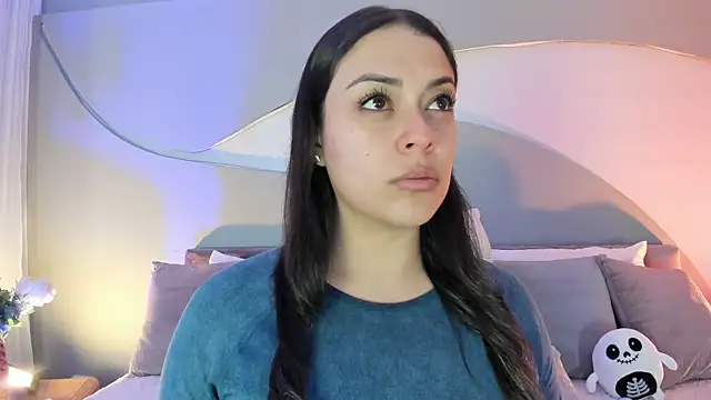 Nicolle W online show from October 9, 2025, 11:44 am