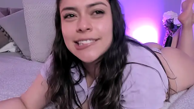 Nicolle W online show from March 8, 2025, 6:05 pm