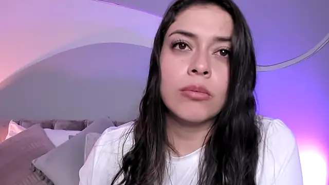 Nicolle W online show from March 10, 2025, 2:48 pm