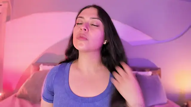 Nicolle W online show from September 25, 2025, 11:49 am