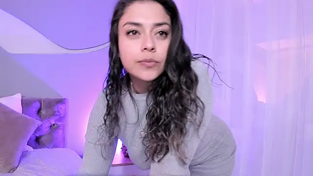 Nicolle W online show from February 25, 2025, 2:48 pm