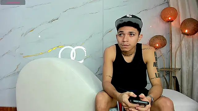 Snapshot of SecretsParty chatting on October 31, 2025, 4:09 am SecretsParty online show from October 31, 2025, 4:09 am