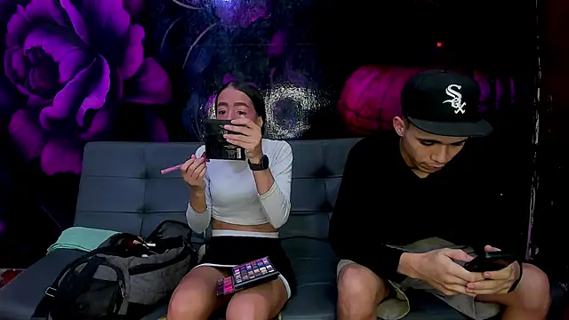 Snapshot of SecretsParty chatting on September 28, 2025, 7:43 pm SecretsParty online show from September 28, 2025, 7:43 pm