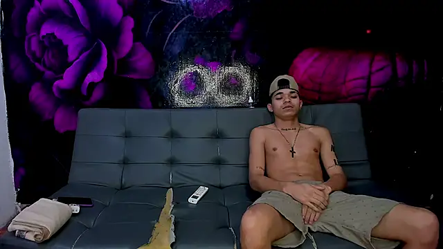 Snapshot of SecretsParty chatting on September 30, 2025, 2:34 pm SecretsParty online show from September 30, 2025, 2:34 pm