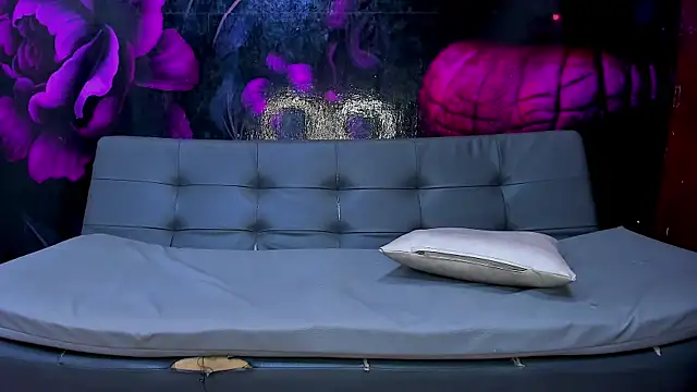 Snapshot of SecretsParty chatting on October 5, 2025, 3:36 pm SecretsParty online show from October 5, 2025, 3:36 pm