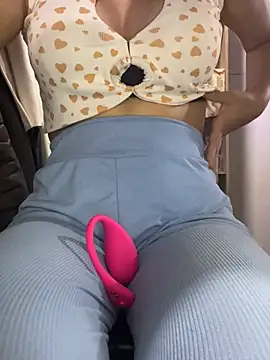 DulceMya6 online show from January 4, 2025, 11:48 pm