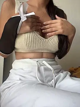 Snapshot of DulceMya6 chatting on June 18, 2026, 2:33 pm DulceMya6 online show from June 18, 2026, 2:33 pm