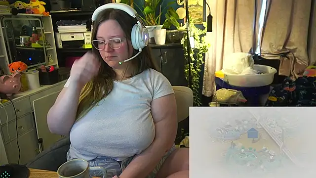 Geeky Kitten online show from October 10, 2025, 2:40 pm