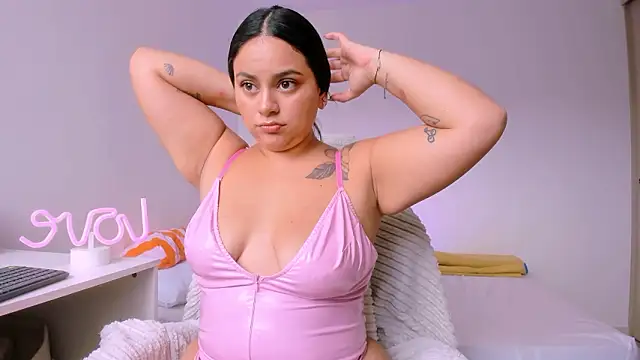 Snapshot of susy_angel chatting on February 2, 2026, 9:25 pm susy angel online show from February 2, 2026, 9:25 pm