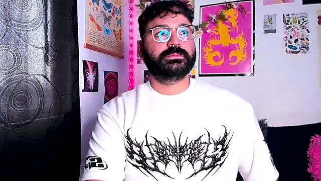 Snapshot of johnnyalx chatting on February 5, 2026, 7:21 pm johnnyalx online show from February 5, 2026, 7:21 pm