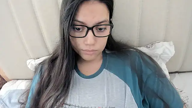 Snapshot of roniewester chatting on September 20, 2025, 12:32 pm roniewester online show from September 20, 2025, 12:32 pm