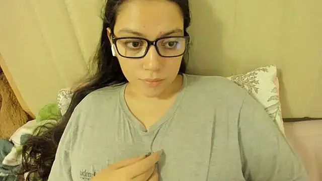 Snapshot of roniewester chatting on October 28, 2025, 11:47 pm roniewester online show from October 28, 2025, 11:47 pm