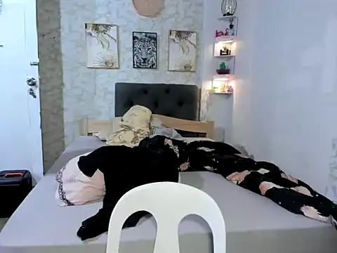 Hebefemme online show from February 3, 2026, 9:47 am