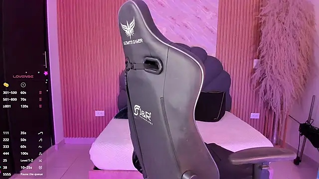 Snapshot of karol_green_ chatting on October 22, 2025, 7:24 pm karol green  online show from October 22, 2025, 7:24 pm