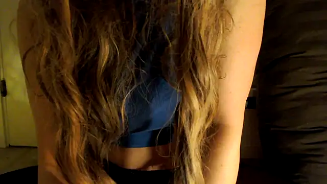 Snapshot of Toxic_angel chatting on February 21, 2025, 9:22 pm Toxic angel online show from February 21, 2025, 9:22 pm