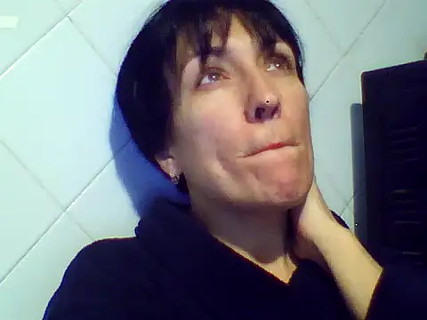 Snapshot of SunnyAmorre chatting on October 20, 2025, 9:04 pm SunnyAmorre online show from October 20, 2025, 9:04 pm