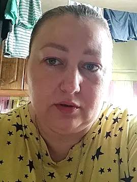 Snapshot of Rini333 chatting on October 18, 2025, 9:44 am Rini333 online show from October 18, 2025, 9:44 am