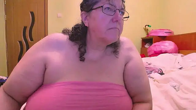 Snapshot of HugeTits chatting on October 2, 2025, 11:41 pm HugeTits online show from October 2, 2025, 11:41 pm