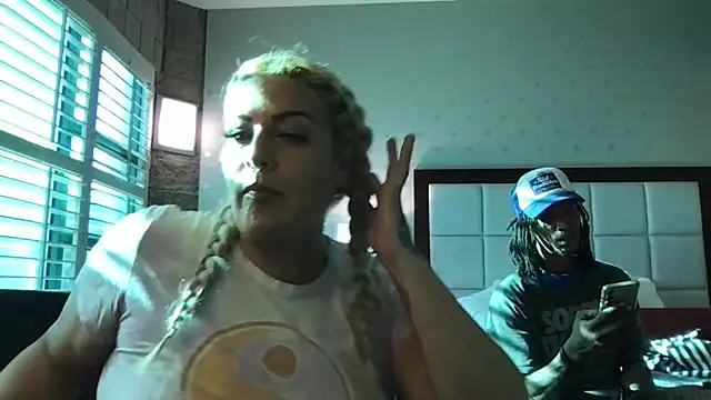 ShineyQuinn online show from June 17, 2026, 12:21 am