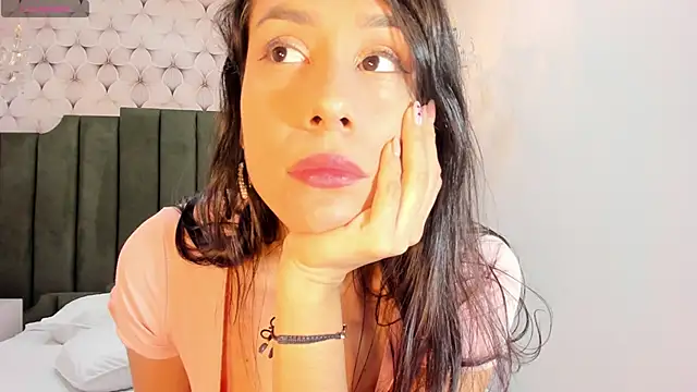 PilarJones  online show from February 3, 2025, 12:25 pm
