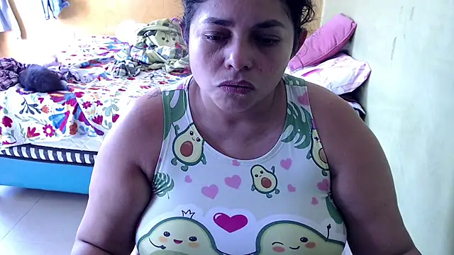 yulieth bbw online show from November 18, 2025, 2:42 pm