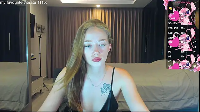 Snapshot of Hot_Mia_ chatting on October 3, 2025, 1:12 pm Hot Mia online show from October 3, 2025, 1:12 pm