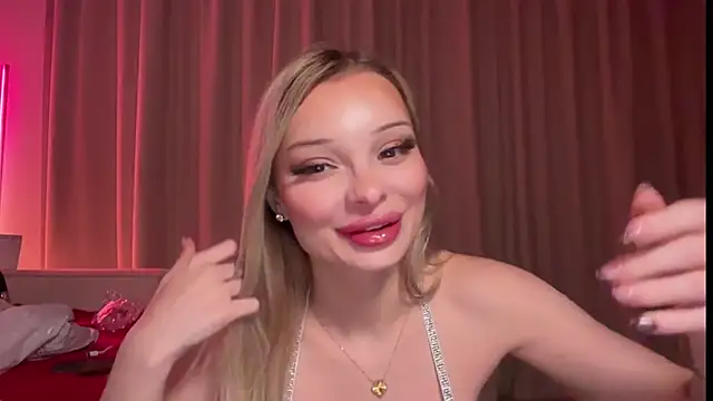 Snapshot of HannaXLove chatting on November 17, 2025, 4:22 pm HannaXLove online show from November 17, 2025, 4:22 pm