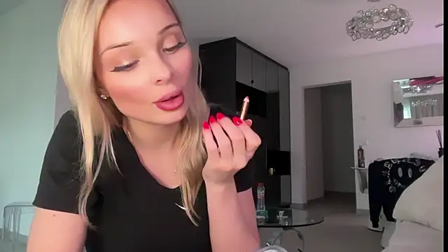 Snapshot of HannaXLove chatting on October 8, 2025, 3:13 pm HannaXLove online show from October 8, 2025, 3:13 pm