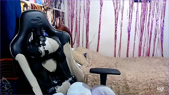 Snapshot of JINX_26 chatting on February 14, 2025, 12:30 am JINX 26 online show from February 14, 2025, 12:30 am