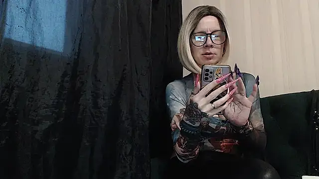 alexandra zaryanova online show from November 13, 2025, 7:23 am